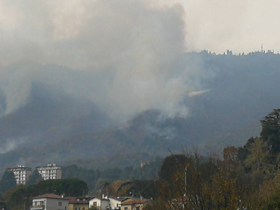 Gli effetti dell'incendio al Poggio di Luvinate