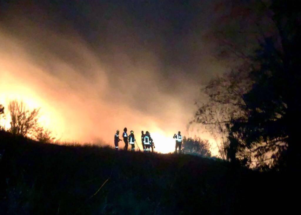 Incendio Campo dei Fiori notte domenica