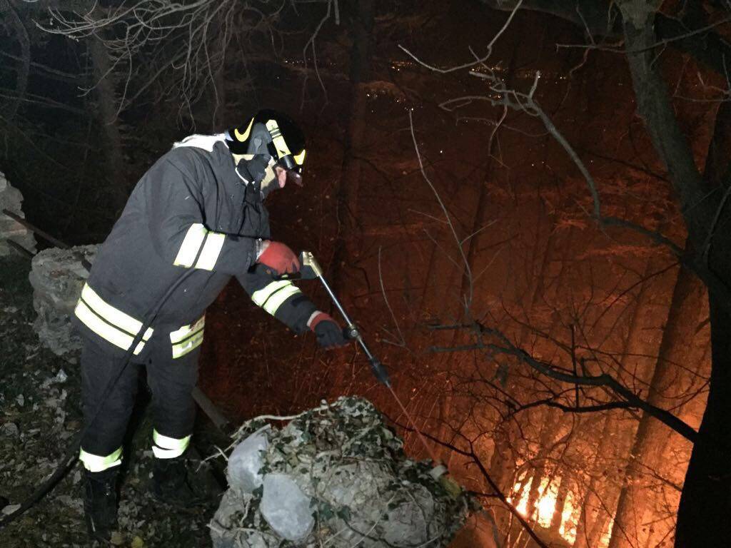 Incendio Campo dei Fiori notte domenica