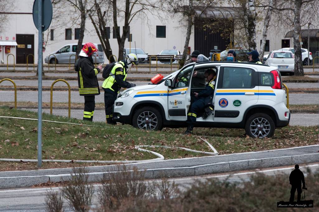 Al lavoro per spegnere l'incendio