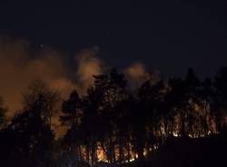 L'incendio di Oriano di notte