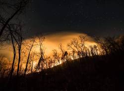 L'incendio di Oriano di notte