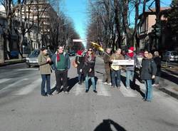 rotonda flash mob busto arsizio legambiente