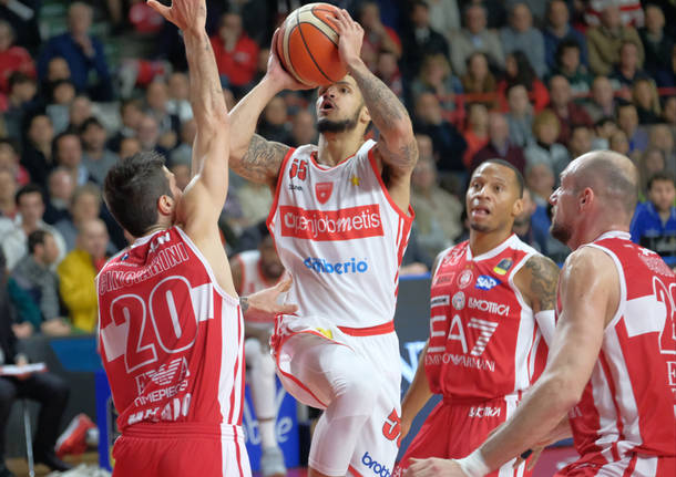 Openjobmetis Varese - EA7 Milano 76-72