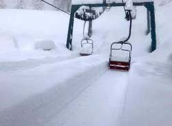 La neve sommerge le piste di San Domenico