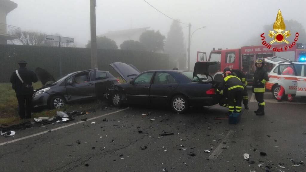 incidente stradale angera 29 gennaio 2018