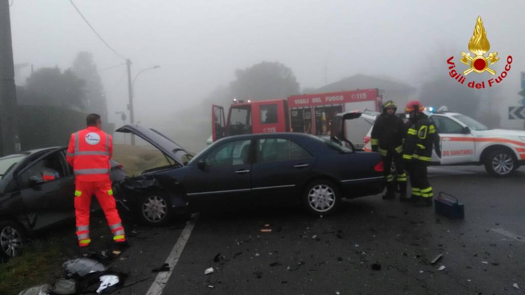 incidente stradale angera 29 gennaio 2018