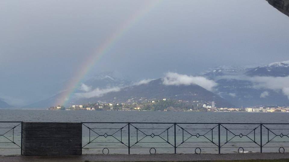 Un grande arcobaleno in provincia