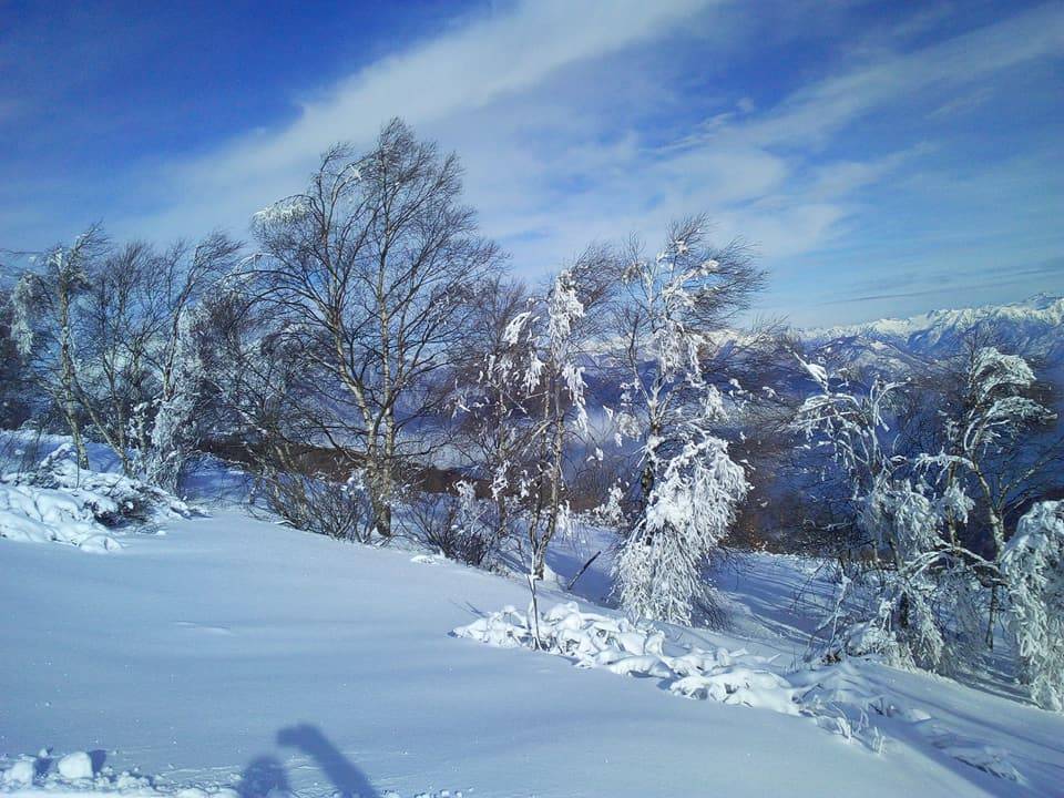 Forcora, si scia con la neve di marzo