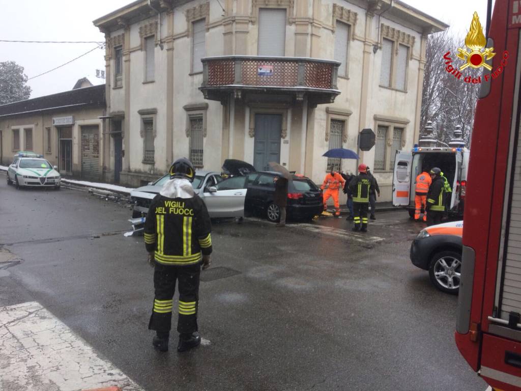 incidente busto arsizio via ferrer