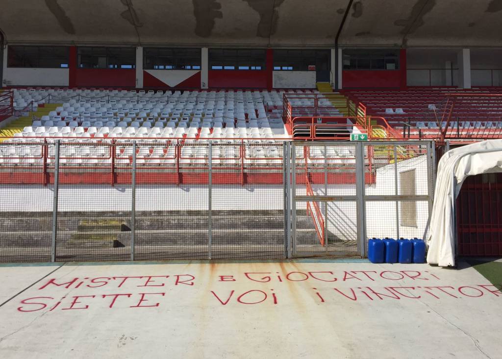 Scritte stadio Franco Ossola 