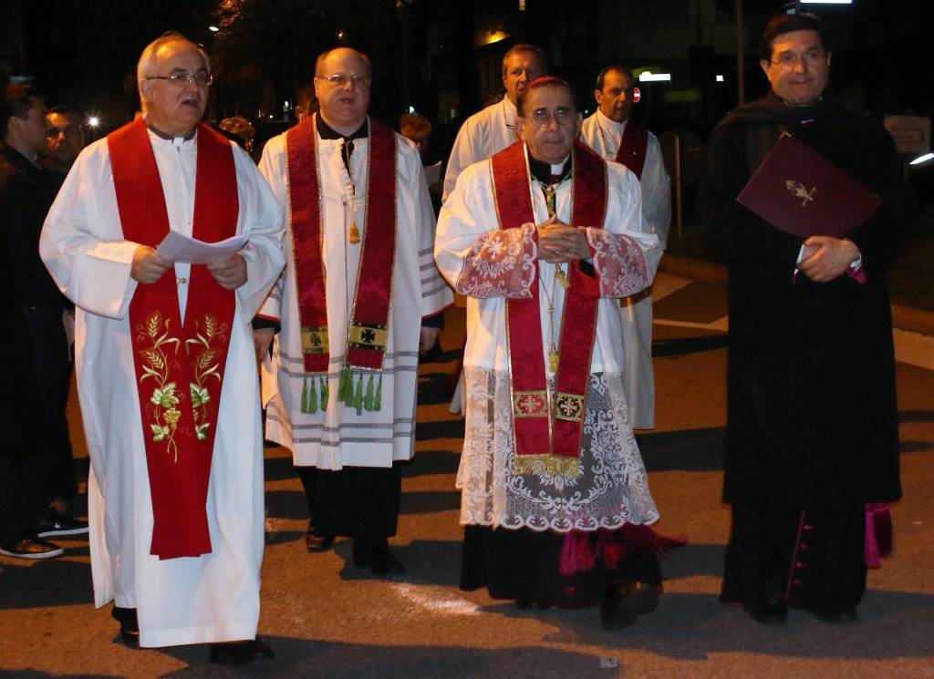 via crucis 2018 busto arsizio monsignor mario delpini