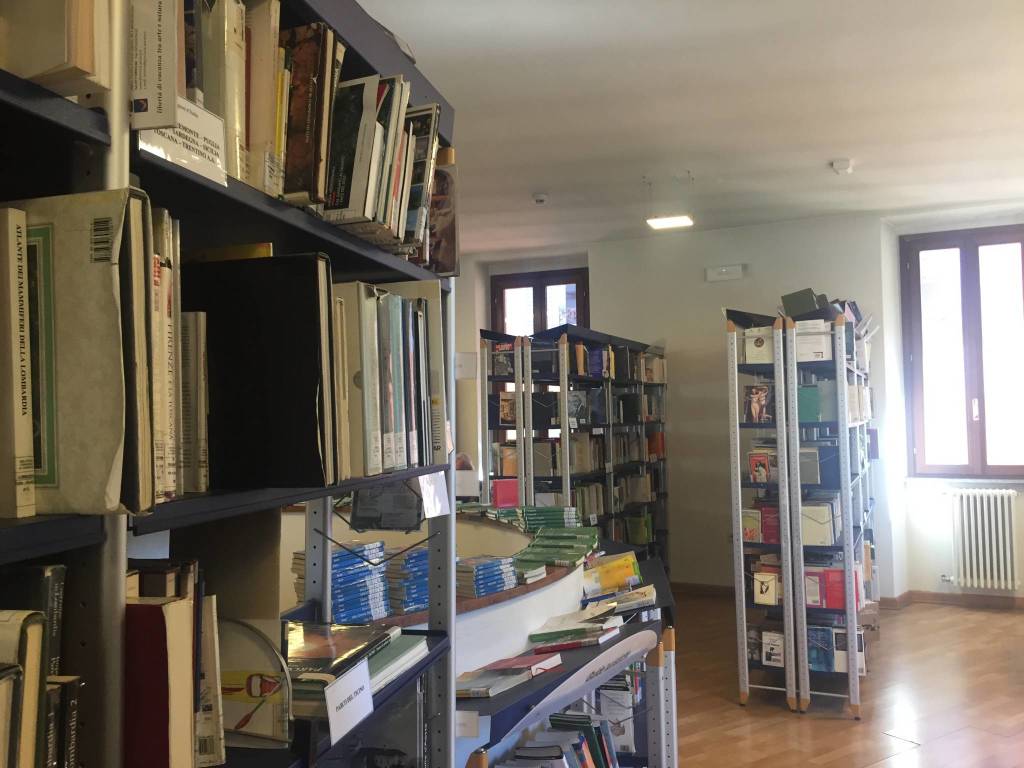 La biblioteca di Laveno Mombello 