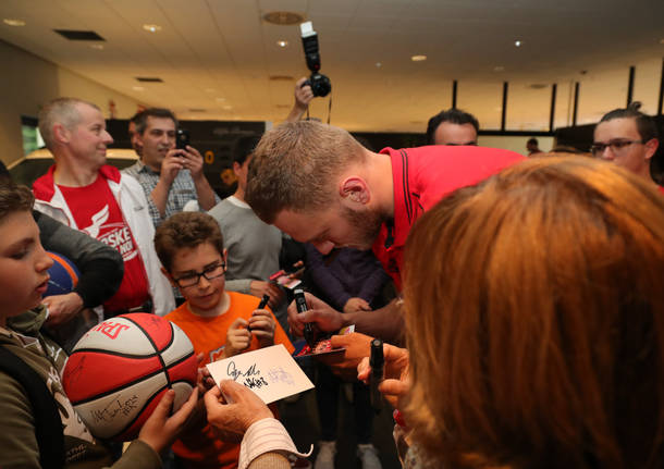 La Pallacanestro Varese saluta i tifosi