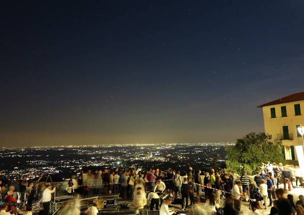 Canti sotto la luna al Sacro Monte