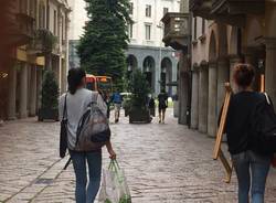 Ultimo giorno di scuola, gli studenti dell'artistico colorano la città