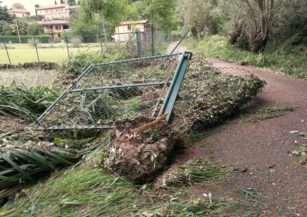 I danni alla ciclabile del lago