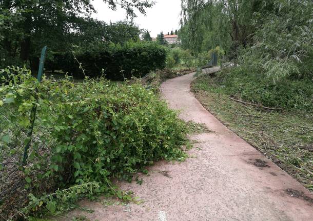 I danni alla ciclabile del lago