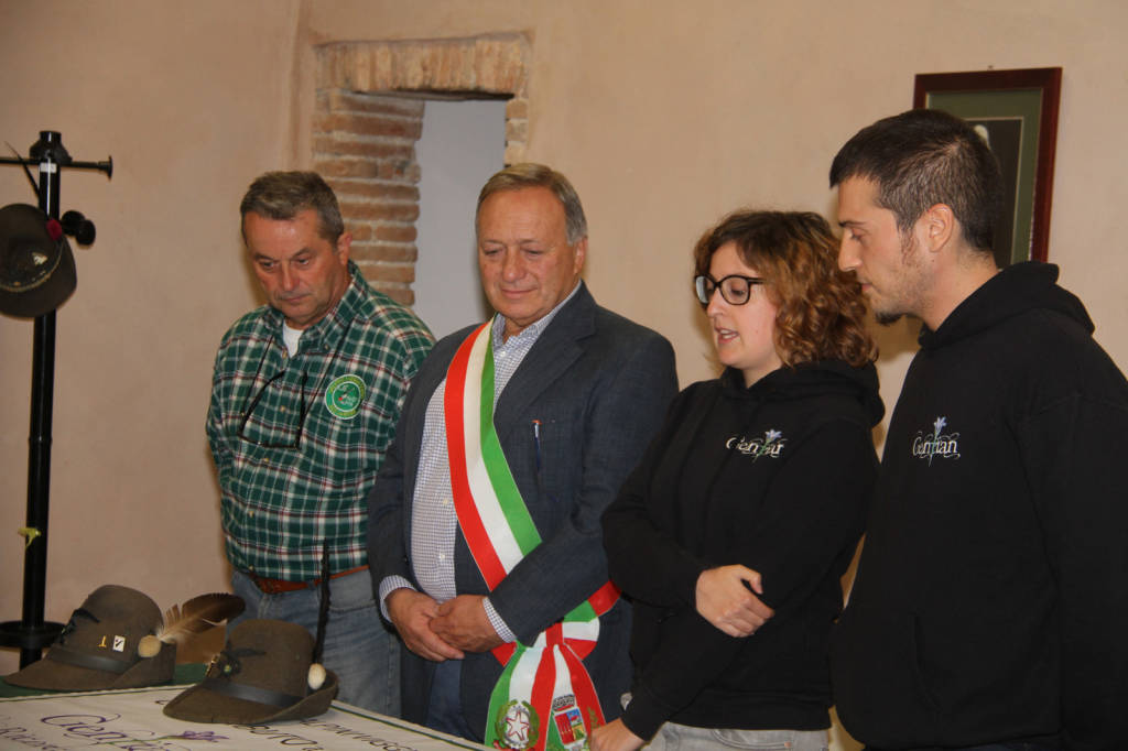 Dono degli alpini di Cuvio e Viggiù all'associazione Gentian