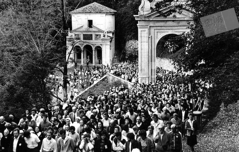 Paolo VI, le foto storiche della staua di Floriano Bodini