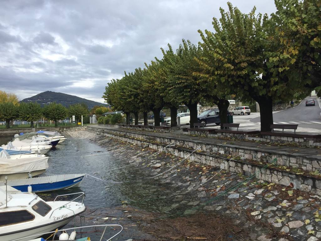 Il lago dopo la pioggia ad Angera e Ranco