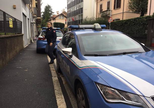 Polizia in via Nino Bixio