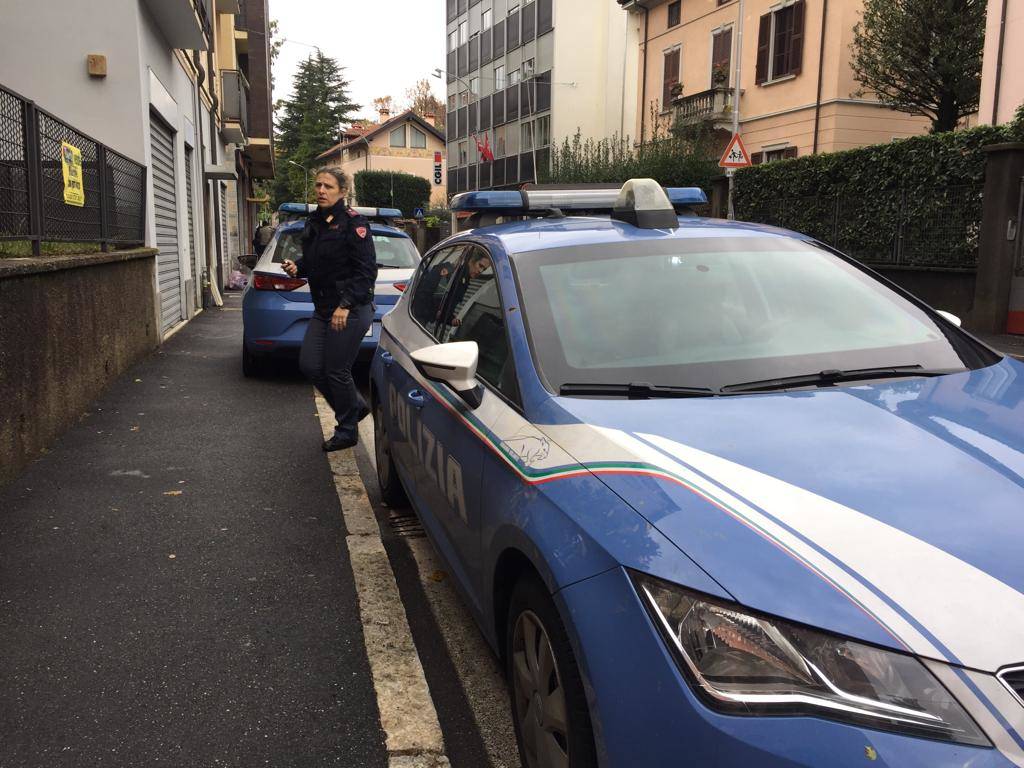 Polizia in via Nino Bixio