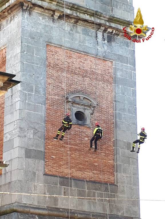 Posa della corona da parte dei Vigili del Fuoco a Varese