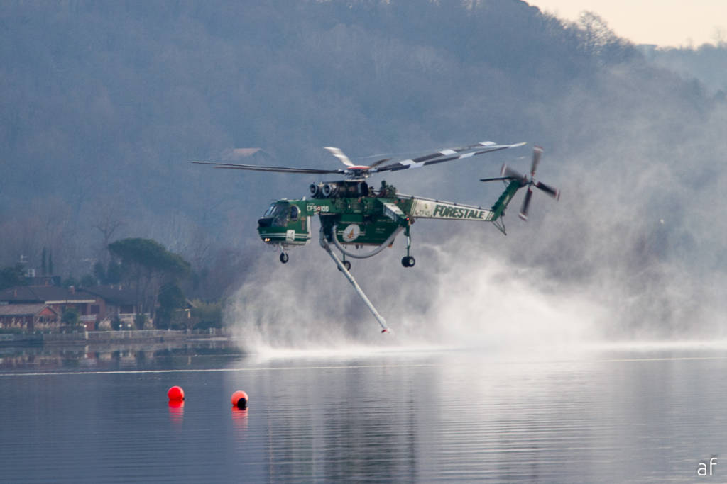 Incendio Martica, Canadair e elicotteri in azione