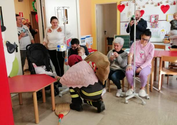 La Befana dei vigili del fuoco all’ospedale