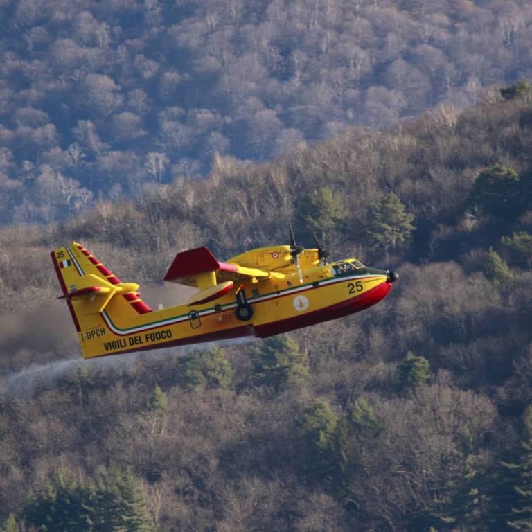 Il volo del Canadair