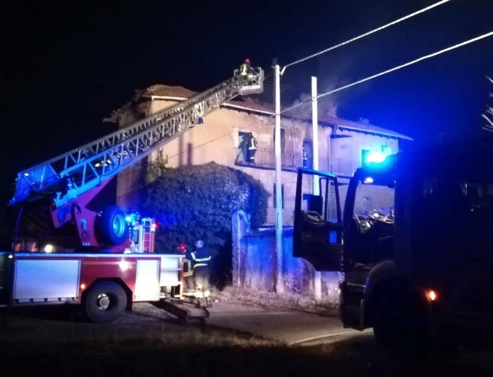 Fiamme Alla Cascina Burattana Intervengono I Vigili Del Fuoco