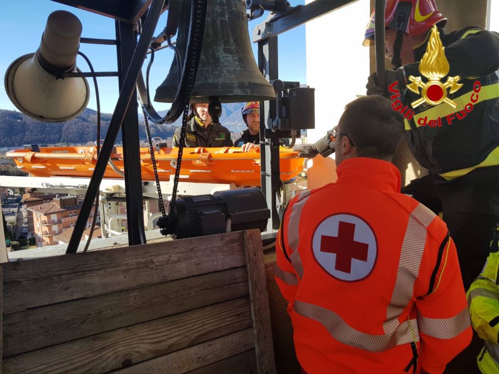 Luino, intervento dei vigili del fuoco nella chiesa di Moncucco