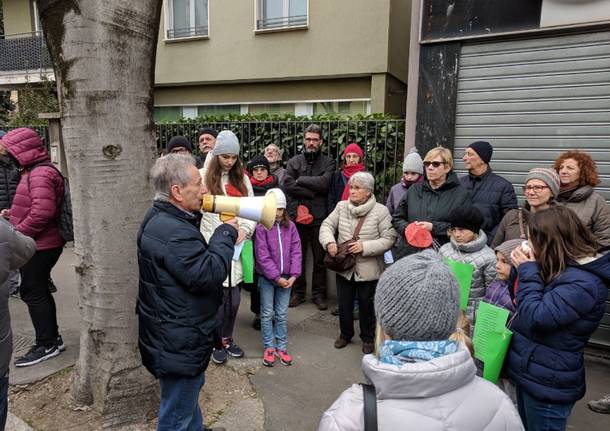 Grande partecipazione per la manifestazione contro il taglio dei bagolari