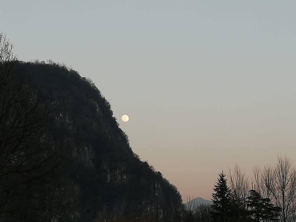 Caslano, la Luna - foto di Stefano Cropanese