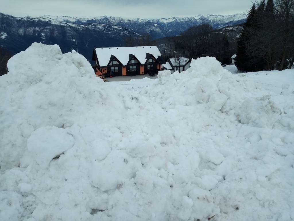 Forcora, la neve del “parcheggione” posata sulle piste