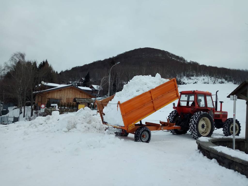 Forcora, la neve del “parcheggione” posata sulle piste