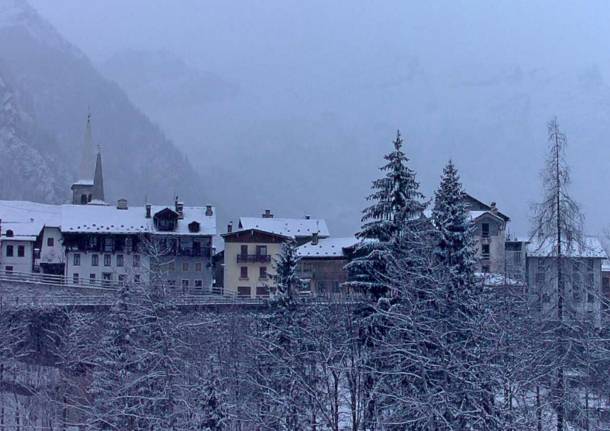 Risveglio sotto la neve anche in montagna