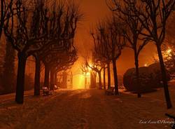 Villa Toeplitz innevata:lo scenario notturno è incantano - foto di Luca Leone