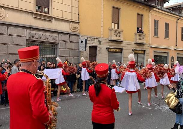 Carnevale, a Gavirate sfilano i carri nel ricordo di “Pigi”