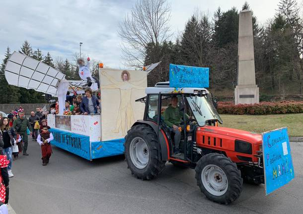 Carnevale, sfilano i carri a Masnago e Avigno