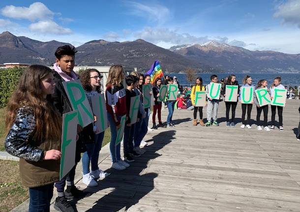 Dai più piccoli ai più grandi: studenti in piazza per difendere il futuro