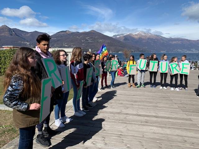 Gli alunni di Luino alla marcia per l'ambiente