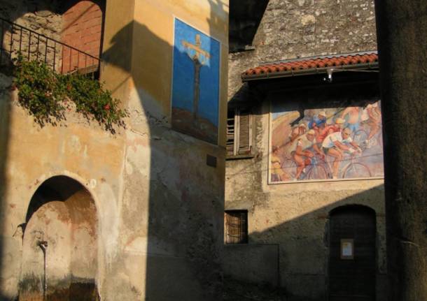 Arcumeggia, il fascino del borgo dipinto