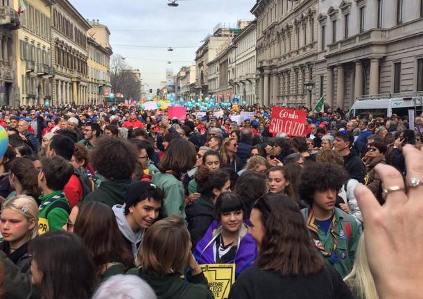 Pueblo Italiano - Página 9 Marcia-people-milano-725007.610x431