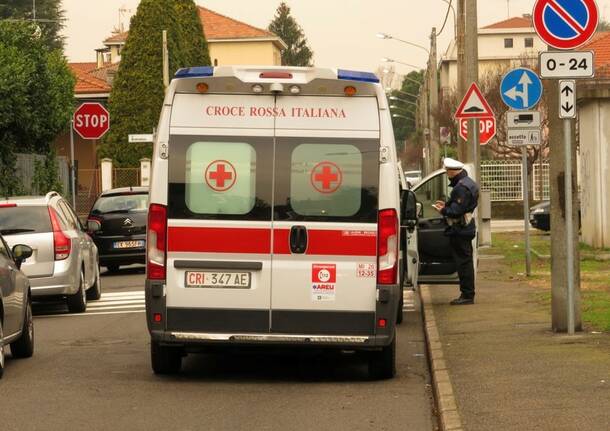 Oltrestazione: tamponamento fra tre auto in via Robino a Legnano.