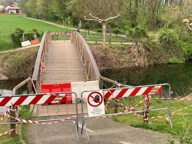 Divieto di accesso al ponte sul Bardello