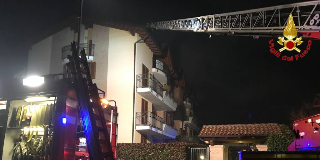 L\'autoscala dei vigili del fuoco volontari di Luino