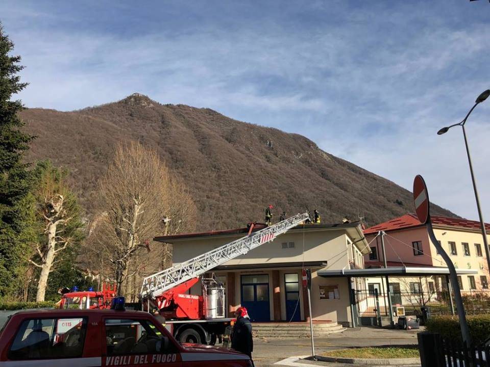 L\'autoscala dei vigili del fuoco volontari di Luino