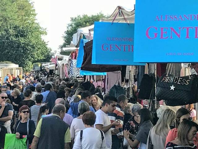 Gli Ambulanti di Forte dei Marmi a Legnano